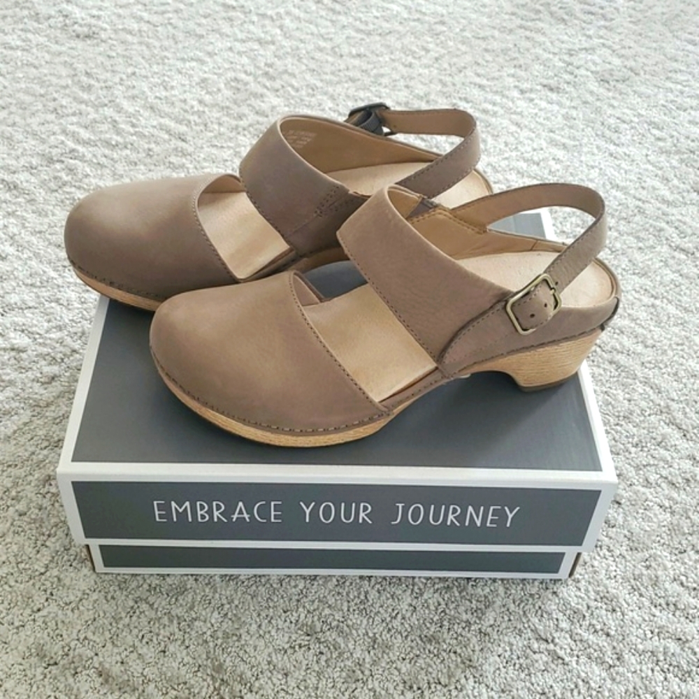NWB. Women's Dansko Lucia Milled Nubuck Shoes - Taupe Sz 38 / 8